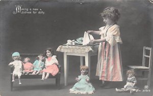 Toys/Dolls Post Card Making a new dress for dolly Postal Used Unknown