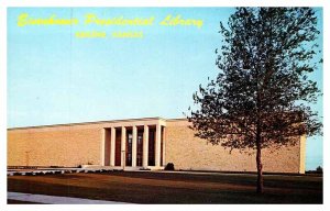 Postcard LIBRARY SCENE Abilene Kansas KS AQ4712