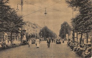 Lot320 berlin unter den linden mittelpromenade  germany