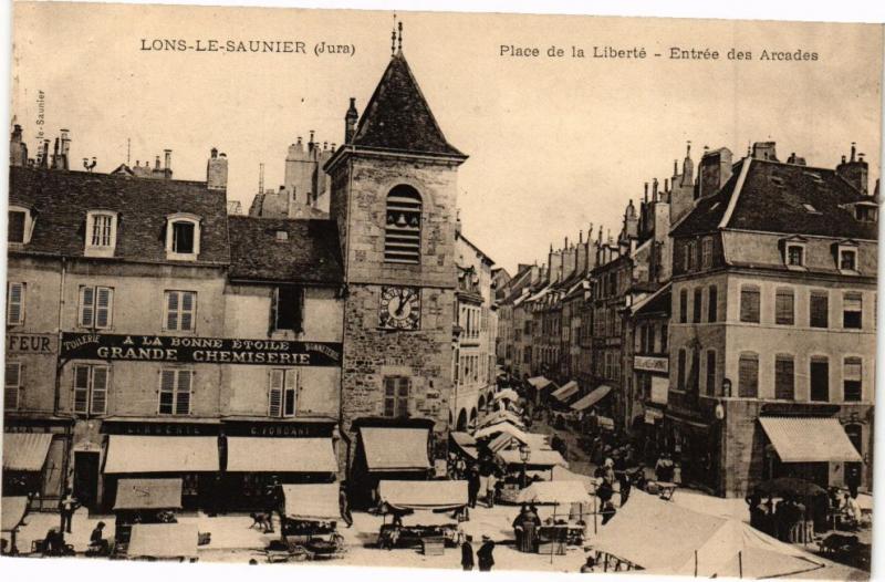 CPA LONS-le-SAUNIER - Place de la Liberte (211918)