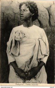 CPA AK Femme Antaisaka MADAGASCAR (819125)