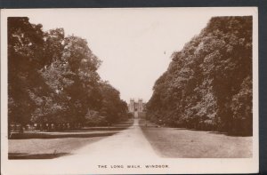 Berkshire Postcard - The Long Walk, Windsor   RS7856