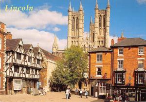 BR89499 lincoln cathedral and tudor house castle hill  uk