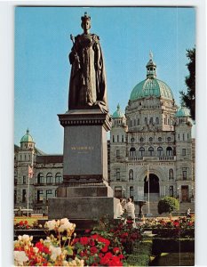 Postcard Statue Of Queen Victoria, Parliament Buildings, Victoria, Canada