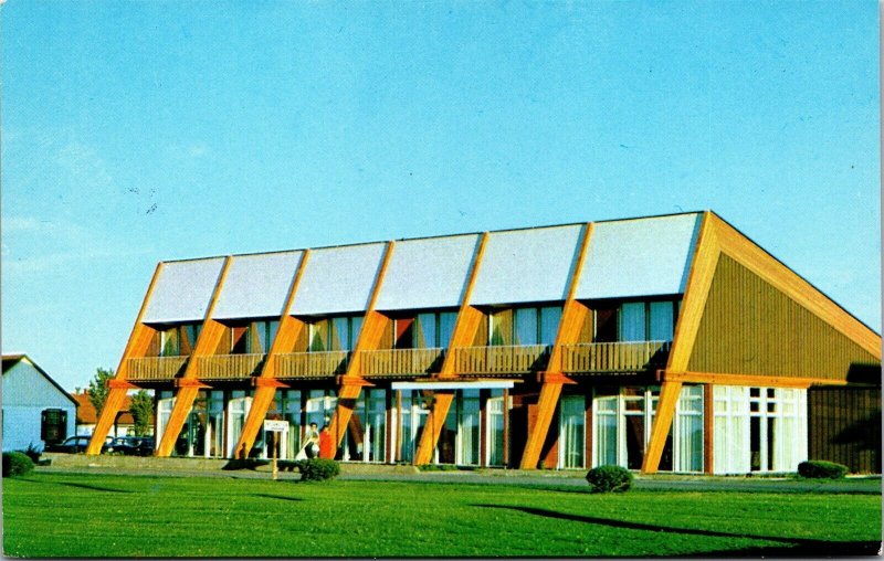 Vtg Saint-Georges-de-Malbaie Quebec Canada Motel & Restaurant Postcard