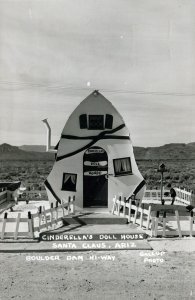 VINTAGE POSTCARD CINDERELLA'S DOLL HOUSE AT SANTA CLAUS ARIZONA REAL PHOTO 1940s