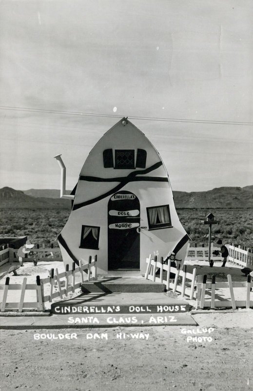 VINTAGE POSTCARD CINDERELLA'S DOLL HOUSE AT SANTA CLAUS ARIZONA REAL PHOTO 1940s