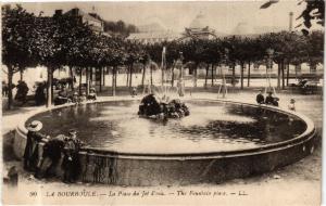 CPA La BOURBOULE-La Place du Jet d'eau - The Fontain place (244607)