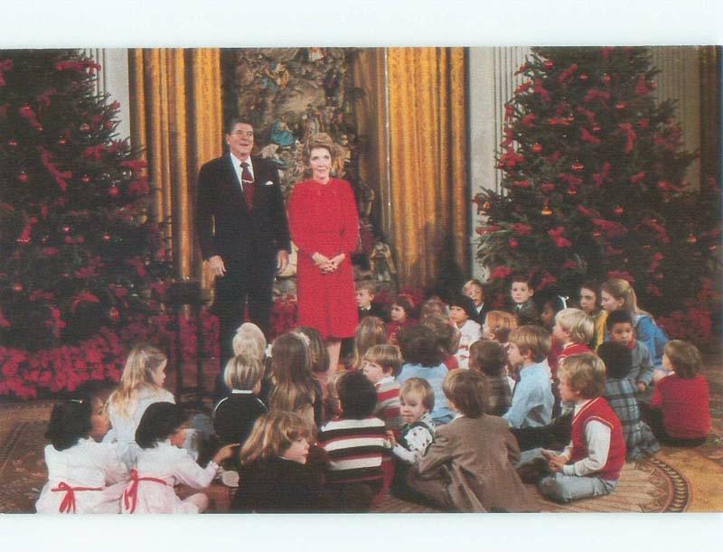 1981 PRESIDENT RONALD REAGAN CHRISTMAS AT EXECUTIVE MANSION Washington DC E7421