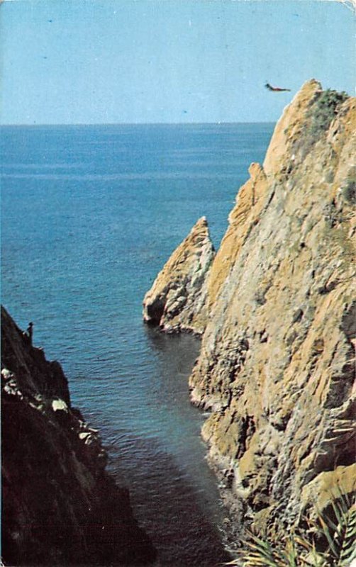 Diver at La Quebrada Acapulco Mexico Tarjeta Postal 1972 