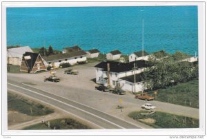 Birdseye View, Hotel Motel Vagues Vertes, Perce, Quebec, Canada, 40-60´s