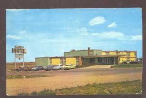 MEDICINE HAT ALBERTA CANADA PARK LANE MOTOR HOTEL OLD CARS POSTCARD