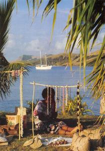 BR101222 seller fiji woman awaits the arrival of passengers ship bateaux types