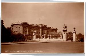 London, Buckingham Palace , Judges L 344 Vintage Postcard I11 