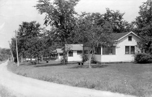 Postcard RPPC 1957 Maine Madison Cabins Bellevue Farm occupation 23-13654