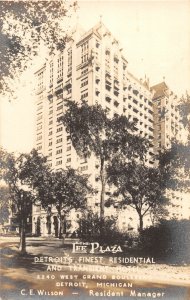 H21/ Detroit Michigan RPPC Postcard c30s Lee Plaza Transient Hotel