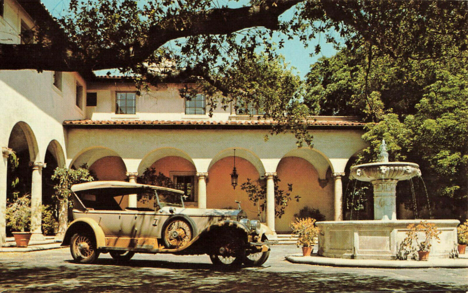 Postcard Harold Lloyd Estate Courtyard Califronia 1925 Rolls Royce  Springfield | United States - California - Other, Postcard / HipPostcard