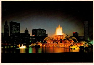 Illinois Chicago Grant Park Buckingham Fountain At Nigh