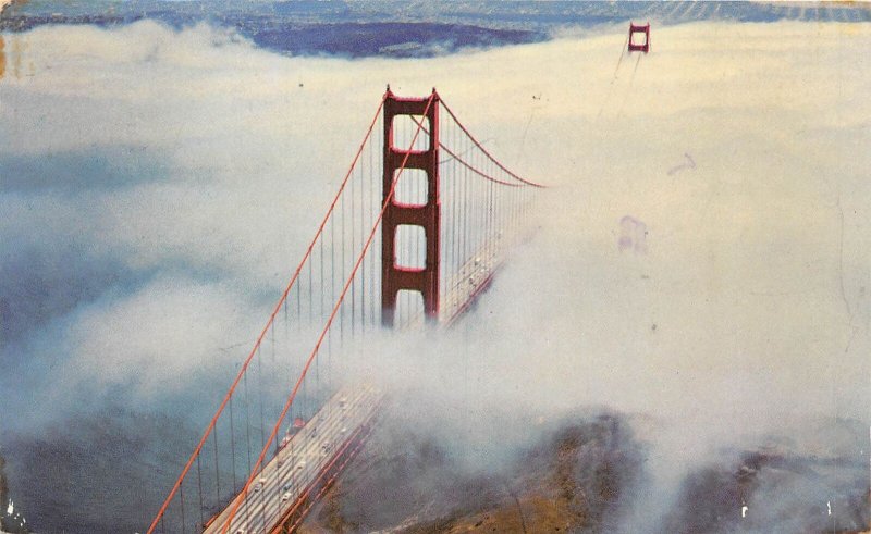 US20 US CA San Francisco Golden Gate bridge in mist fog