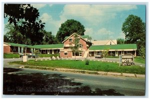 c1950's Wickliffe Motel & Restaurant Cottages Cars Wickliffe Kentucky Postcard