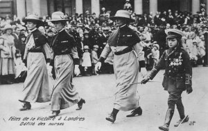 RPPC Fêtes de la victoire à Londres Défilé des nurses ca 1910s Vintage Postcard