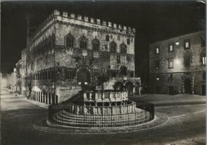 Italy Postcard - Perugia, The Town Hall and Major Fountain Nocturnal RR13110