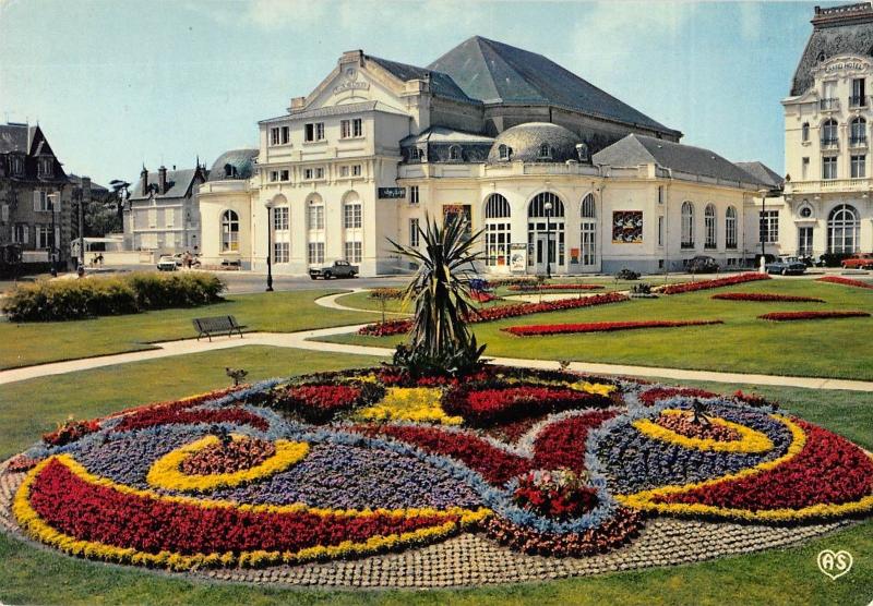 BT5798 Cabourg la plage des fleurs         France