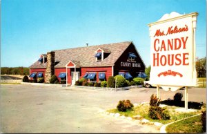 Postcard Mrs. Nelson's Candy House on Route 110 in Chelmsford, Massachusetts