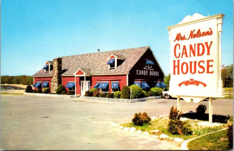 Postcard Mrs. Nelson's Candy House on Route 110 in Chelmsford, Massachusetts