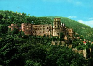 CONTINENTAL SIZE POSTCARD CASTLE AND SURROUNDING MOUNTAINSIDE HEIDELBERG GERMANY