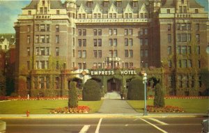 The Ivory Covered Empress Hotel, Victoria. British Columbia, Canada Vtg Postcard
