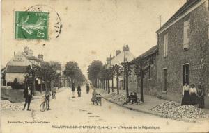 CPA NEAUPHLE-le-Chateau-L'Avenue de la Republique (260531)