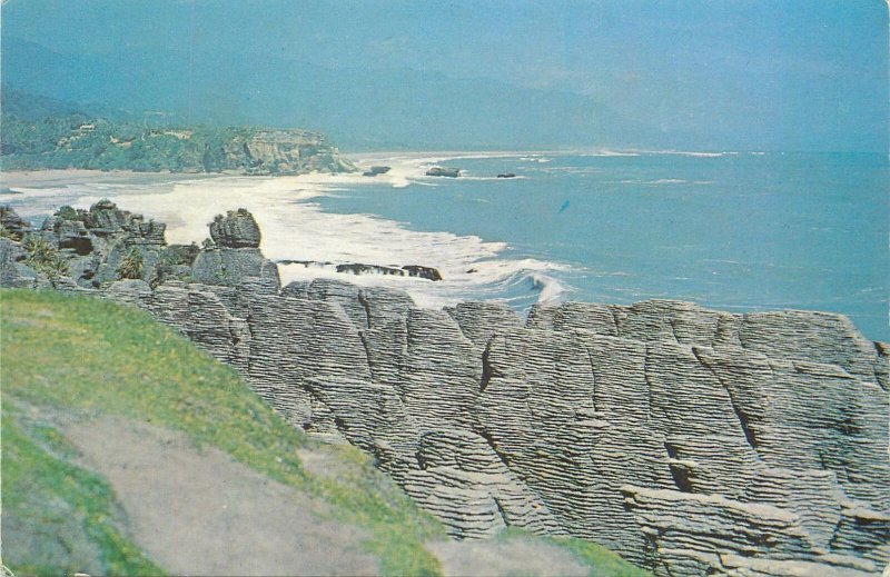 New Zealand Postcard Funakaiki Pancake Rocks rocky landscape ocean panorama