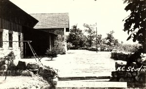 1940s MT MAGAZINE LODGE ARKANSAS PATIO KC STUDIO PHOTO RPPC POSTCARD P1250