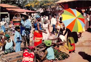 B29560 Africa in Pictures African Market