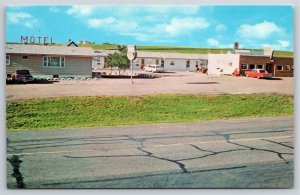 Kennebec South Dakota~Gerrys Cafe & Motel Bldg Roadside View~Vintage Postcard