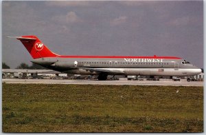 Airplane McDonnell Douglas DC-9-31 c/n 47254 N958N Douglas DC-9-31 Postcard