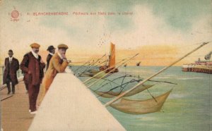 Belgium Blankenberge Pecheurs aux filets dans le chenal Vintage Postcard 07.14