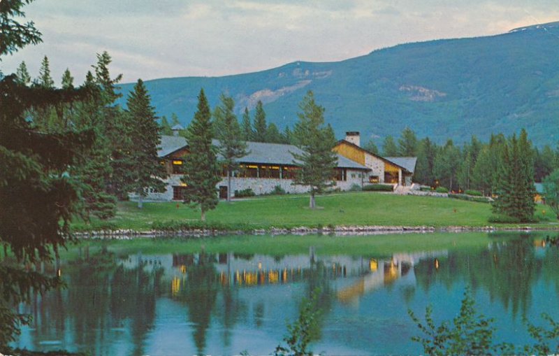 Jasper Park Lodge and Lac Beauvert - Alberta, Canada