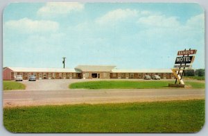 Montpelier Ohio 1960s Postcard Rainbow Motel