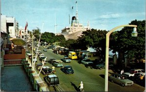 Vtg Hamilton Bermuda Front Street View Shopping Cruise Ship Olympia Postcard