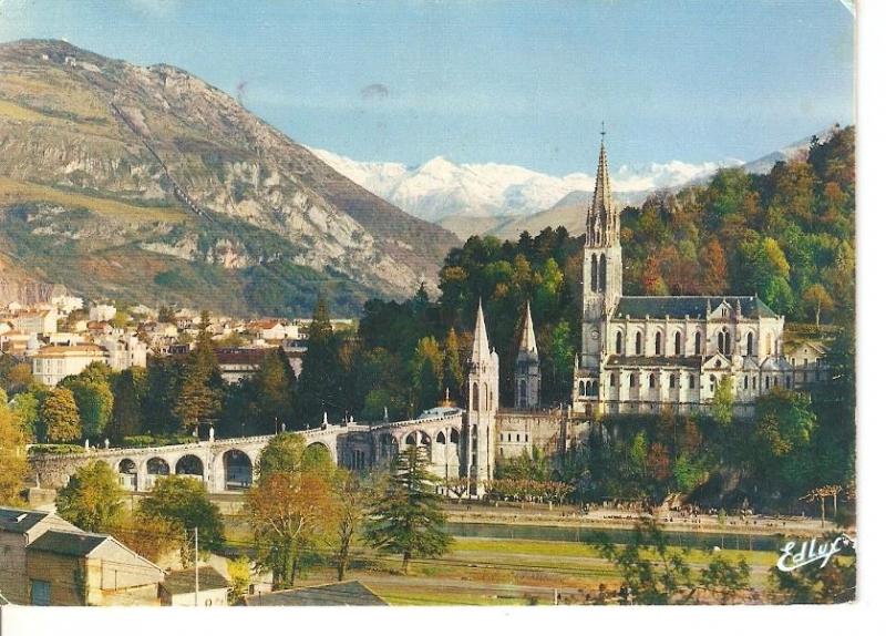 Postal 046322 : Lourdes. The Basilica and the Pic du Jer