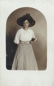 Romantic era fashion elegant woman fancy hat vintage photo postcard 