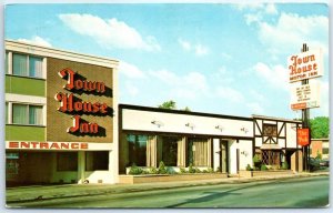 M-45413 Town House Motor Inn 686 Princess Street Kingston Ontario Canada