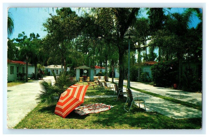 Lake Crest Court Hotel Motel Clearwater FL Florida Postcard (V40)