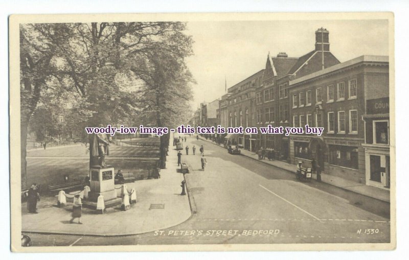 aj0516 - Beds - The Monument on St.Peter's Street, in Bedford - Postcard