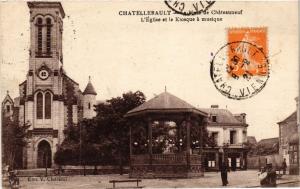 CPA CHATELLERAULT La Place de CHATEAUNEUF L'Église et le Kiosque a mu (255738)