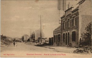 CPA Guerre CHAULNES Rue de la Cavée et la poste (19115)