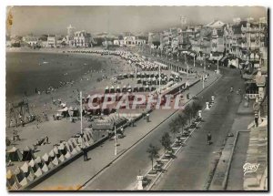 Modern Postcard Les Sables d'Olonne (Vendee) The Embankment and the Beach