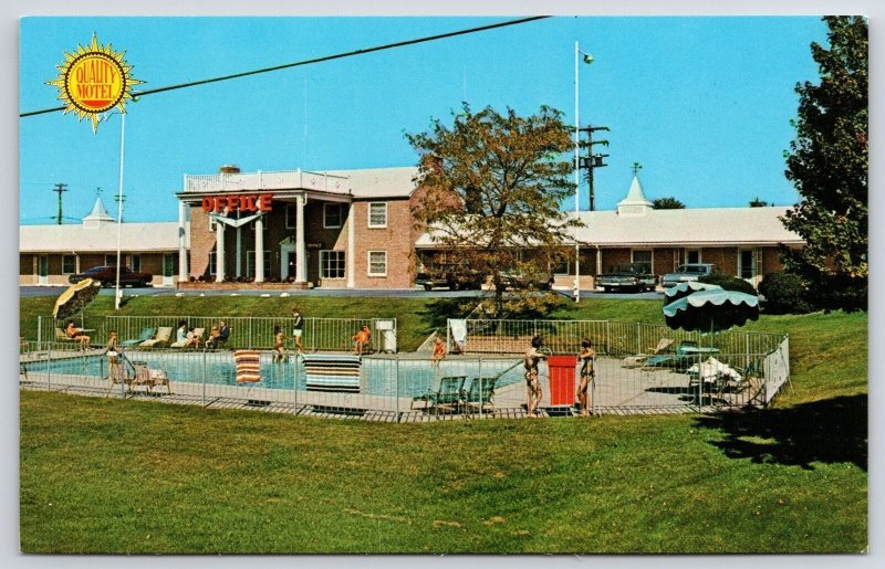 Quality Motel Hagerstown Exit Maryland MD Restaurant Swimming Pool Postcard